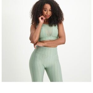 NWT Women’s Matching Workout Set Sage Green w/ Cinched Bottom S/M